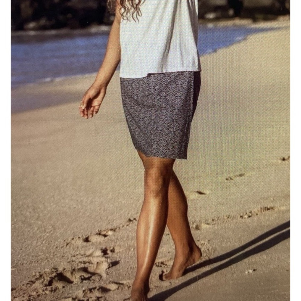 RipSkirt Hawaii Length 2 Black Batik Wrap Skirt M Quick Dry Beach Clean Preppy
